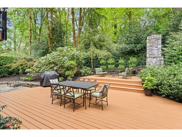 17370 CANYON Dr, Lake Oswego, OR 97034