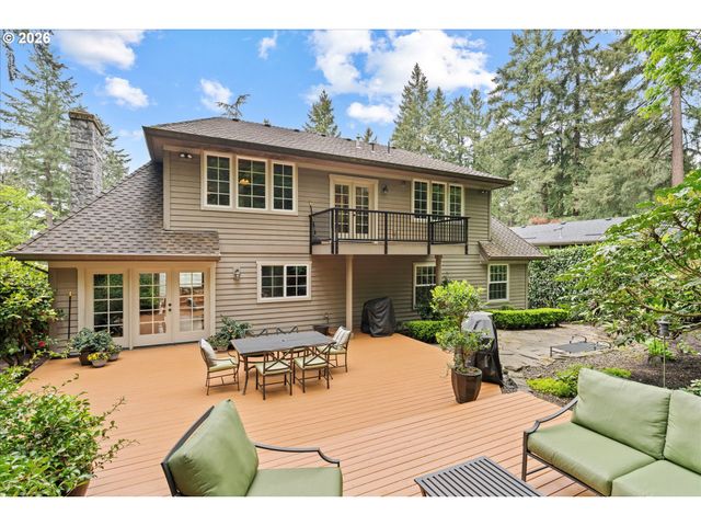 17370 CANYON Dr, Lake Oswego, OR 97034