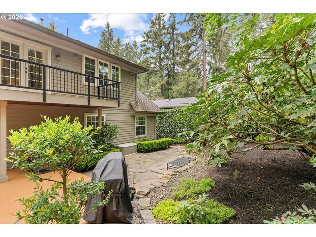 17370 CANYON Dr, Lake Oswego, OR 97034