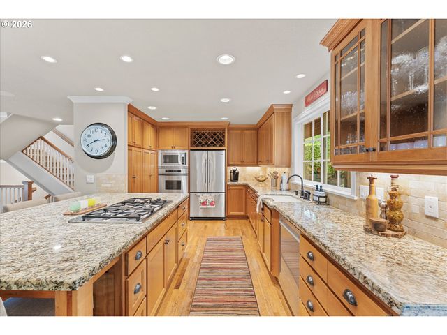 17370 CANYON Dr, Lake Oswego, OR 97034