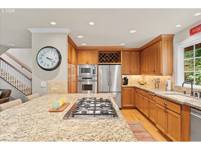 17370 CANYON Dr, Lake Oswego, OR 97034