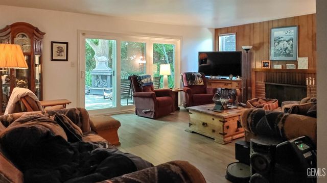 2925 Roanoke Court, Bakersfield, CA 93306