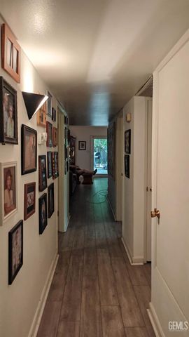 2925 Roanoke Court, Bakersfield, CA 93306