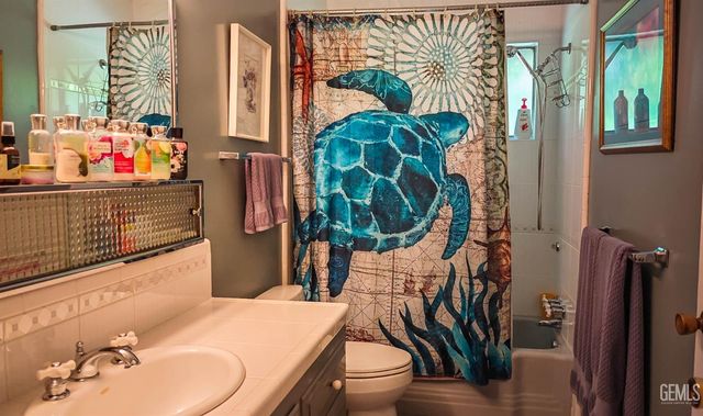 2925 Roanoke Court, Bakersfield, CA 93306