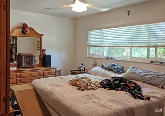 2925 Roanoke Court, Bakersfield, CA 93306