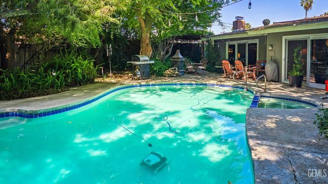 2925 Roanoke Court, Bakersfield, CA 93306