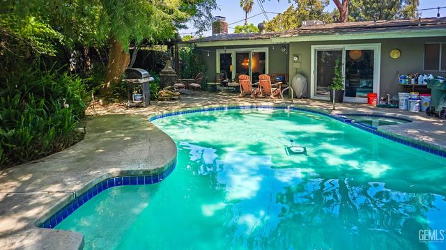 2925 Roanoke Court, Bakersfield, CA 93306