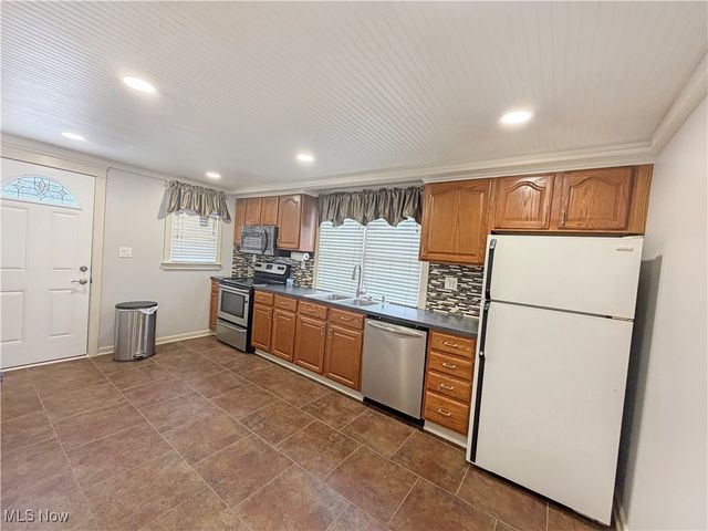 2341 Hardins Run Road, New Cumberland, WV 26047