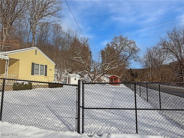 2341 Hardins Run Road, New Cumberland, WV 26047