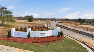 20 Littlecote Ln, Louisville, KY 40245