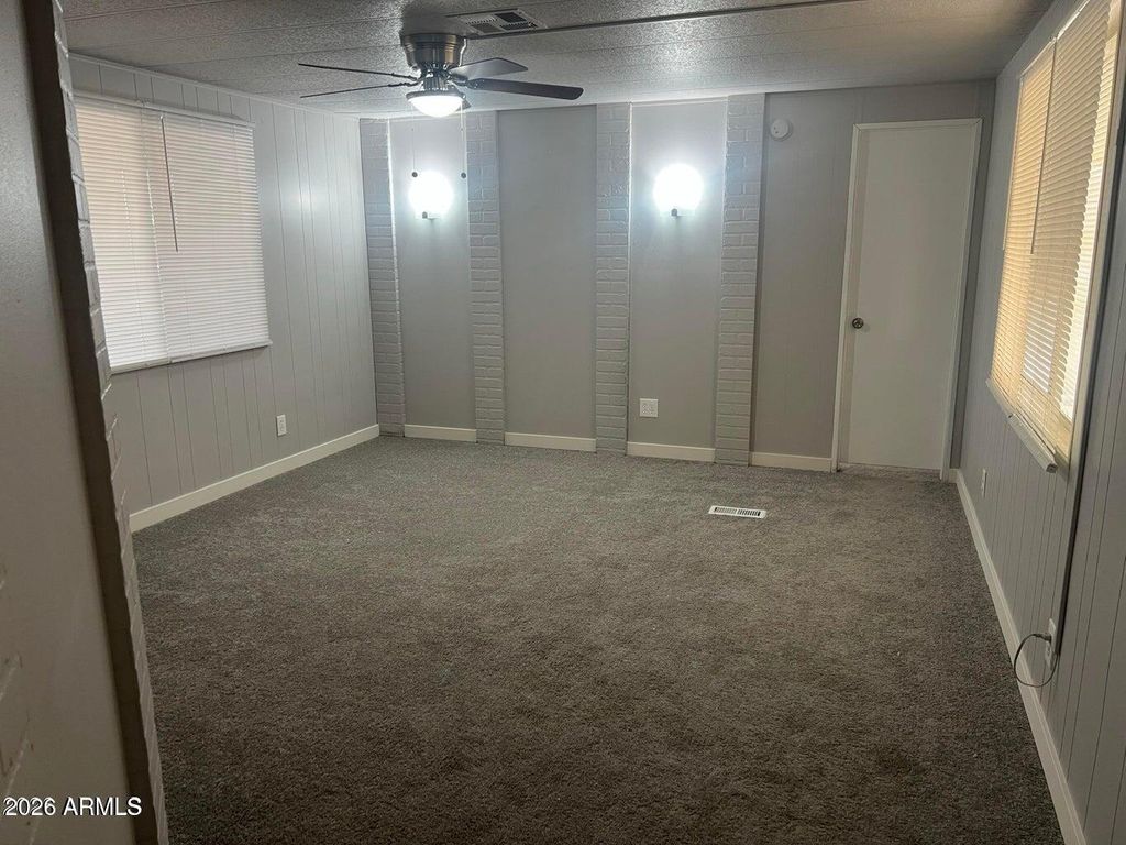 Image 10 of property listing at 10701 N 99TH Avenue 77, Peoria, AZ 85345