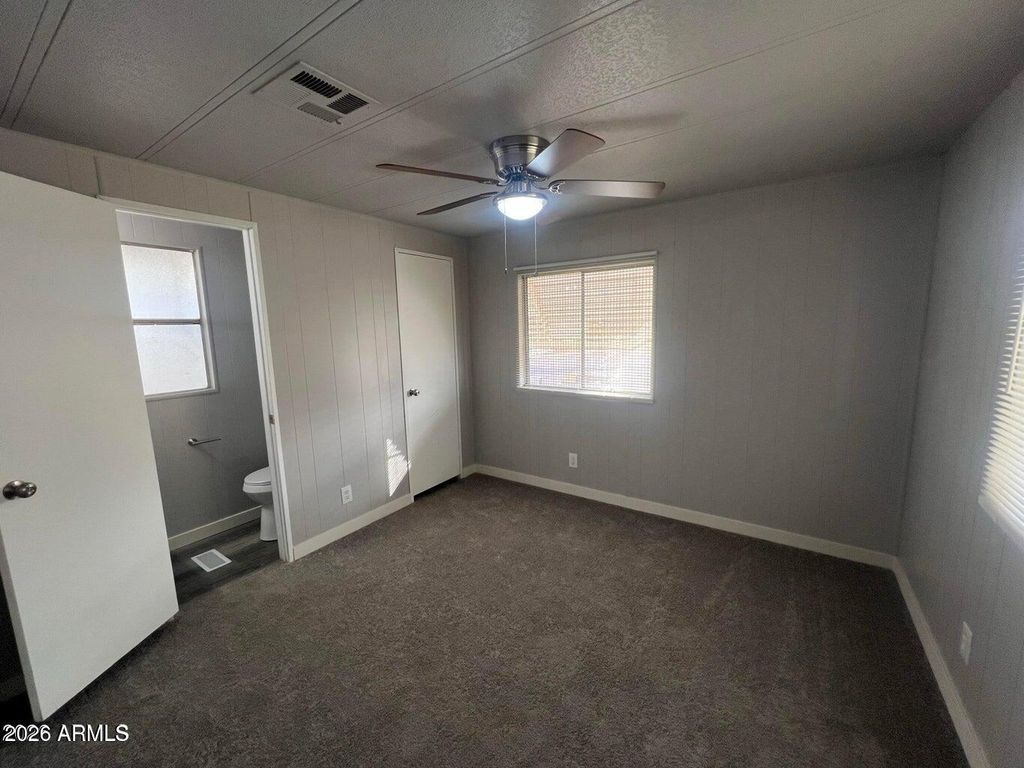 Image 11 of property listing at 10701 N 99TH Avenue 77, Peoria, AZ 85345