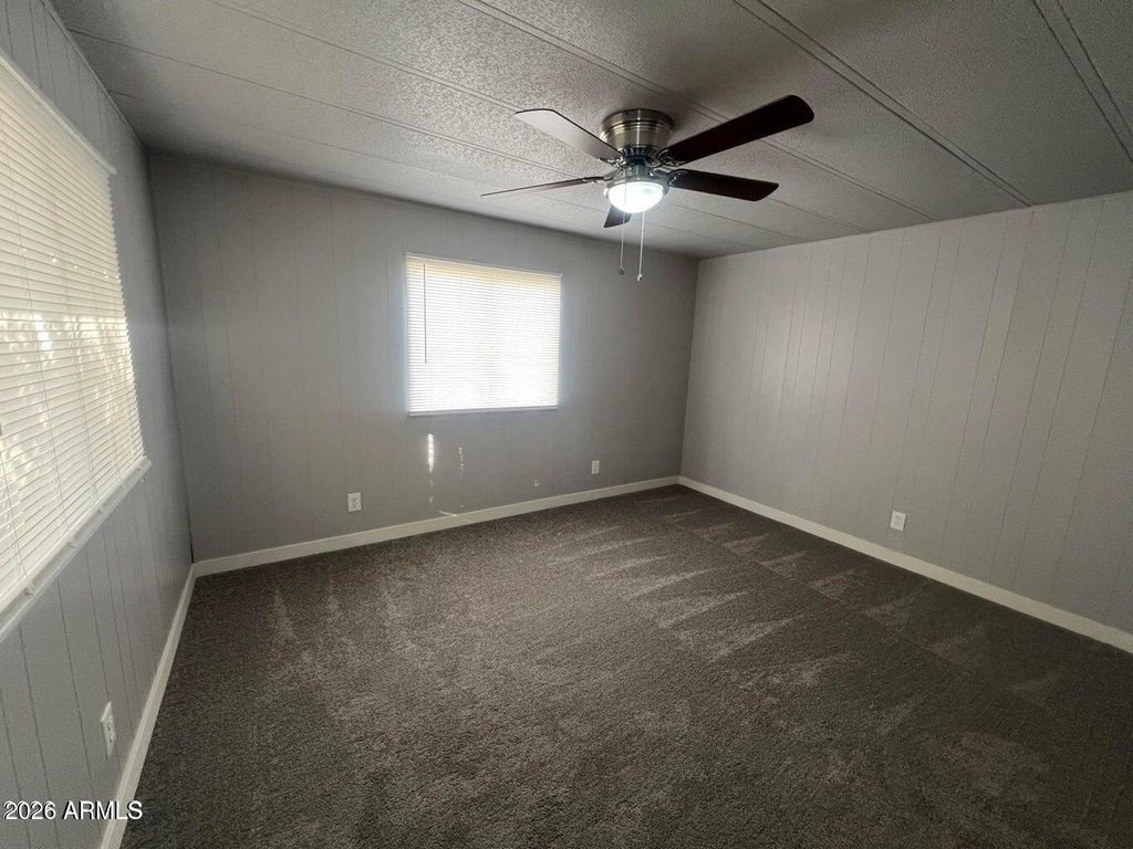 Image 13 of property listing at 10701 N 99TH Avenue 77, Peoria, AZ 85345