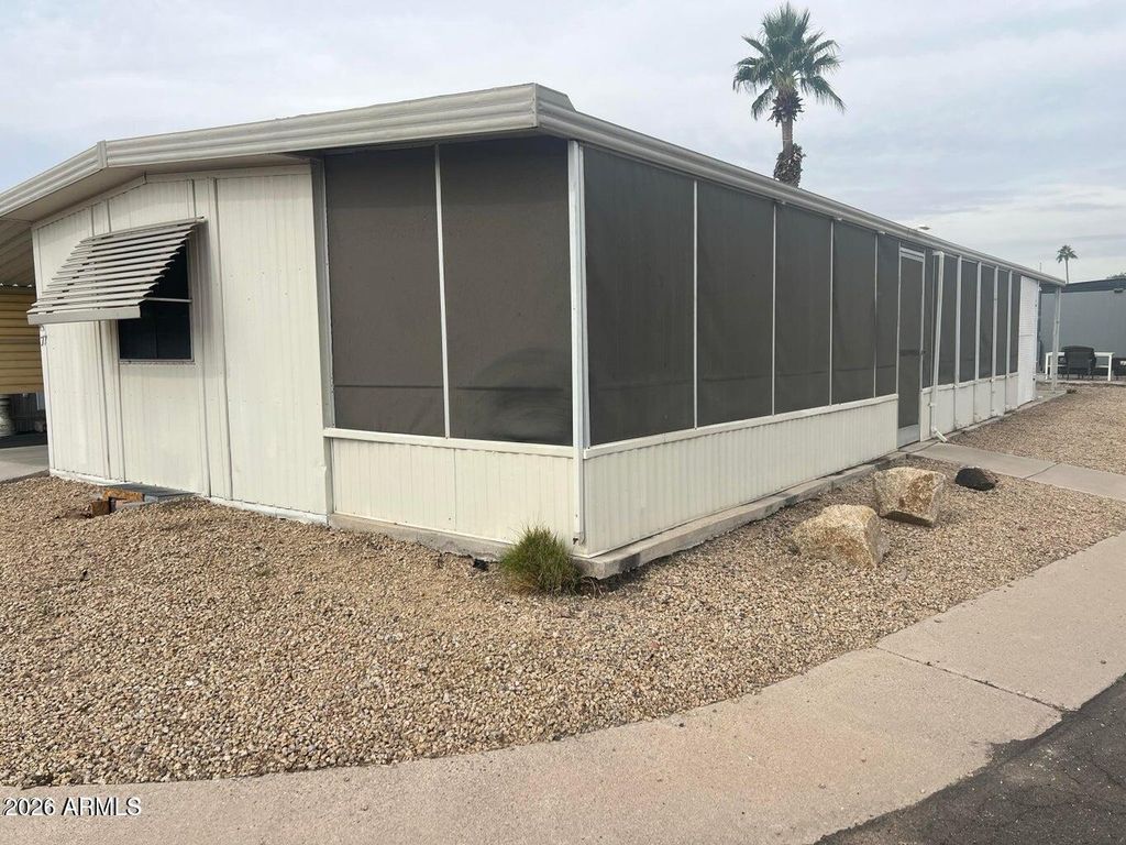 Image 17 of property listing at 10701 N 99TH Avenue 77, Peoria, AZ 85345