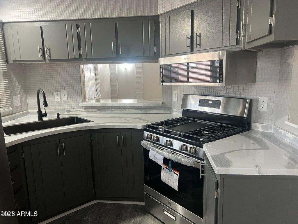 Image 2 of property listing at 10701 N 99TH Avenue 77, Peoria, AZ 85345