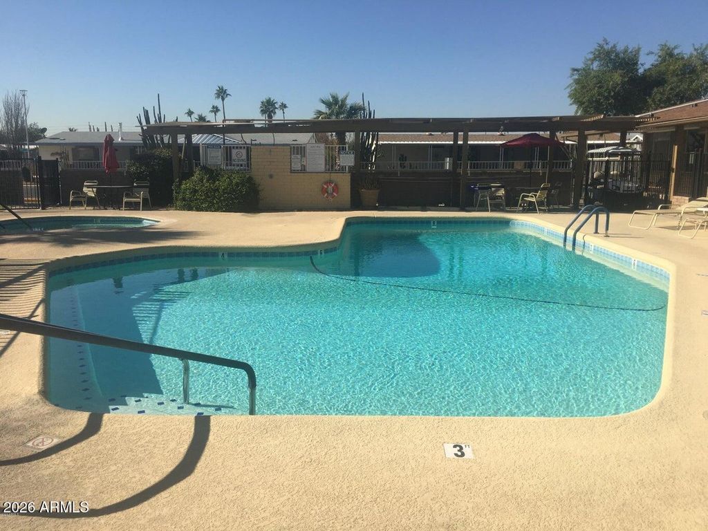Image 28 of property listing at 10701 N 99TH Avenue 77, Peoria, AZ 85345