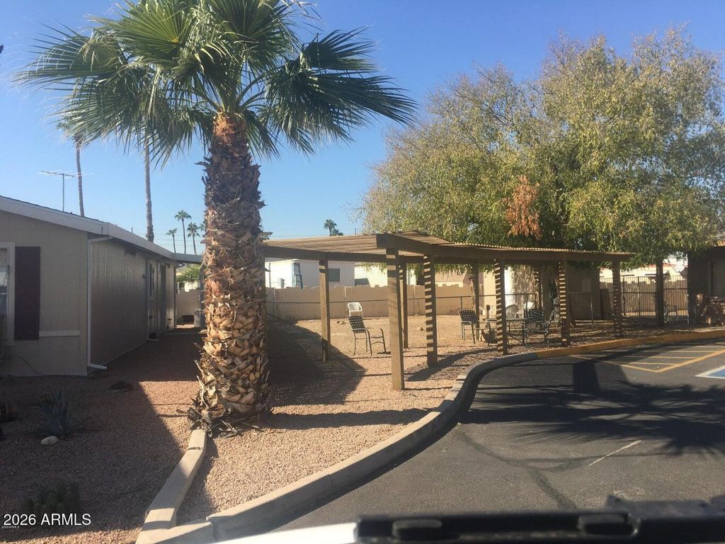 Image 37 of property listing at 10701 N 99TH Avenue 77, Peoria, AZ 85345