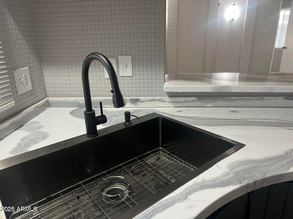 Image 4 of property listing at 10701 N 99TH Avenue 77, Peoria, AZ 85345