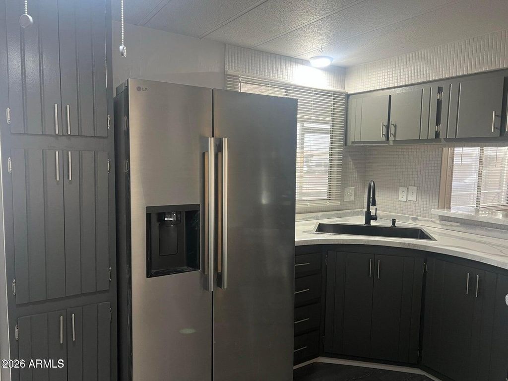 Image 5 of property listing at 10701 N 99TH Avenue 77, Peoria, AZ 85345