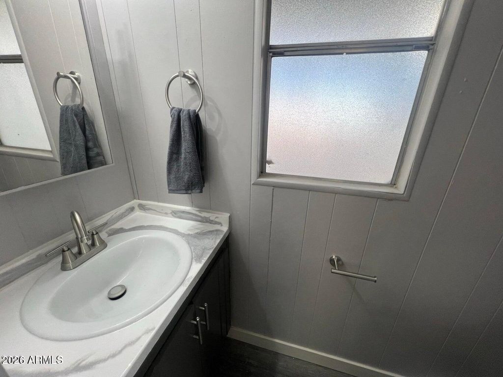 Image 9 of property listing at 10701 N 99TH Avenue 77, Peoria, AZ 85345