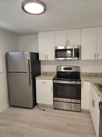 3755 Via Poinciana 108, Lake Worth, FL 33467