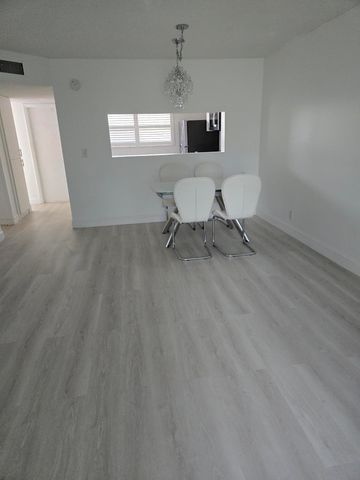 3755 Via Poinciana 108, Lake Worth, FL 33467