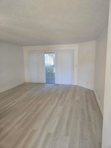 3755 Via Poinciana 108, Lake Worth, FL 33467