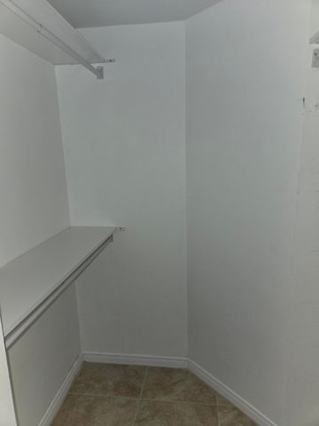 3755 Via Poinciana 108, Lake Worth, FL 33467