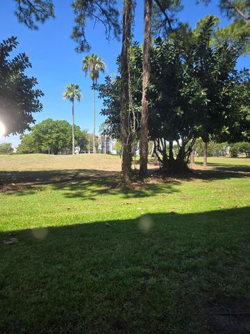 3755 Via Poinciana 108, Lake Worth, FL 33467