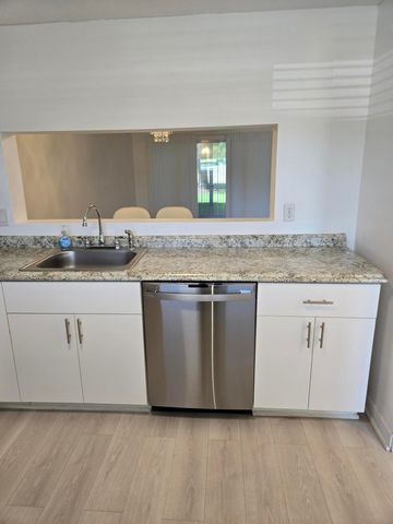 3755 Via Poinciana 108, Lake Worth, FL 33467