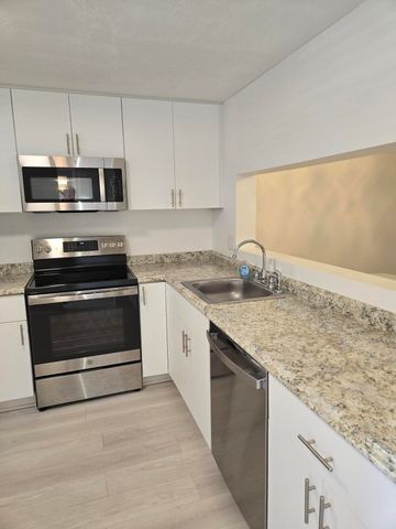 3755 Via Poinciana 108, Lake Worth, FL 33467