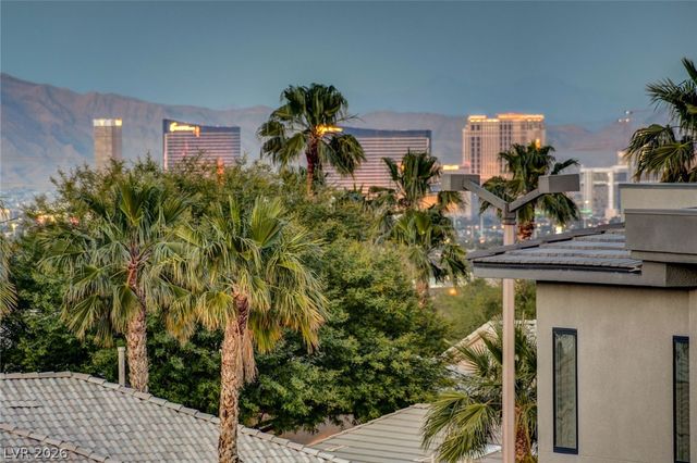 10738 Desert Heights Avenue, Las Vegas, NV 89135