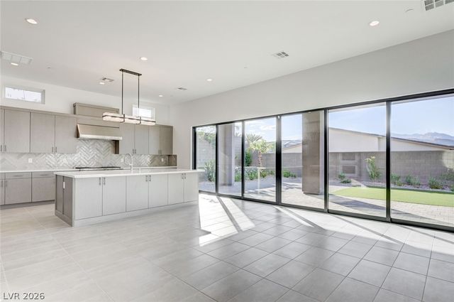 10738 Desert Heights Avenue, Las Vegas, NV 89135
