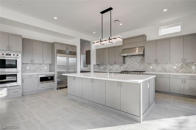 10738 Desert Heights Avenue, Las Vegas, NV 89135