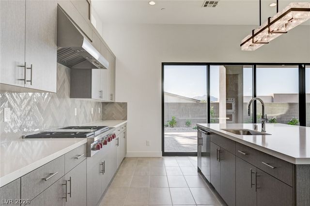 10738 Desert Heights Avenue, Las Vegas, NV 89135