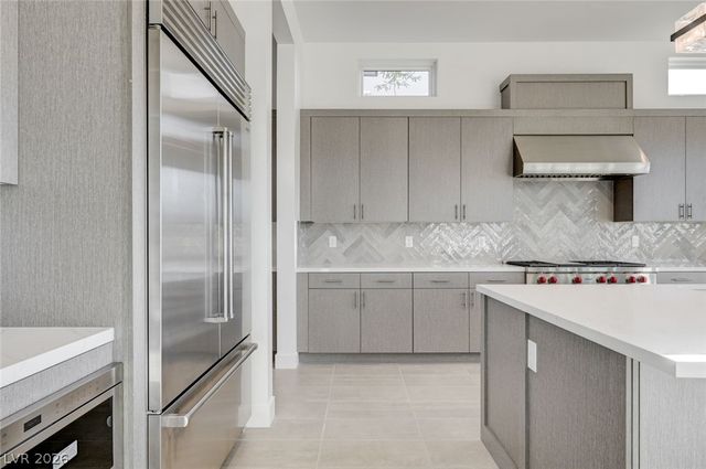10738 Desert Heights Avenue, Las Vegas, NV 89135