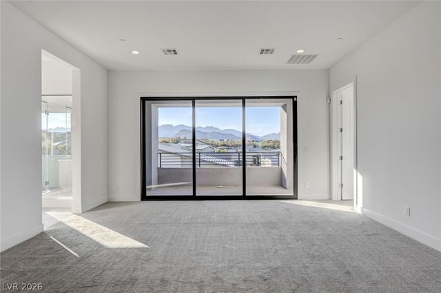 10738 Desert Heights Avenue, Las Vegas, NV 89135