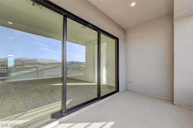 10738 Desert Heights Avenue, Las Vegas, NV 89135
