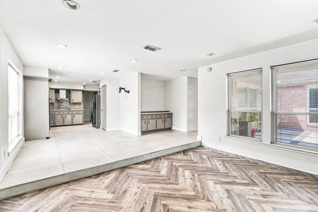 1135 Trowbridge Drive, Houston, TX 77062