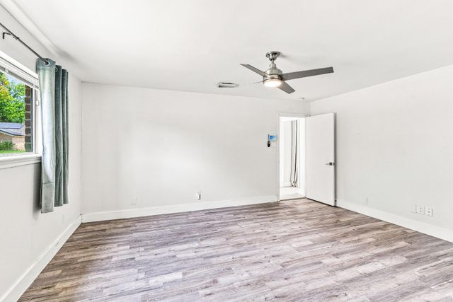 1135 Trowbridge Drive, Houston, TX 77062