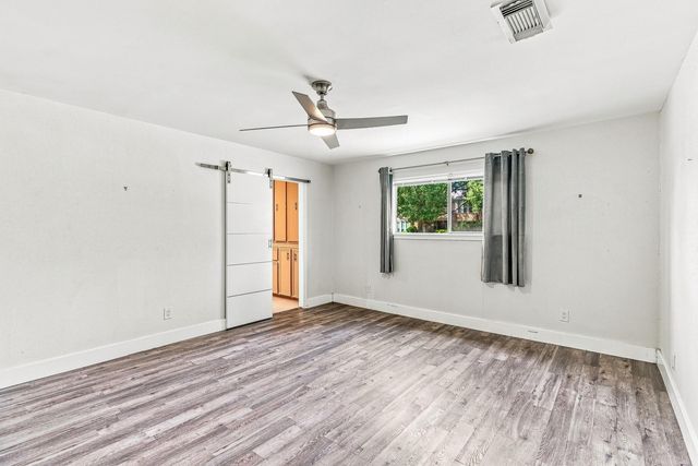 1135 Trowbridge Drive, Houston, TX 77062
