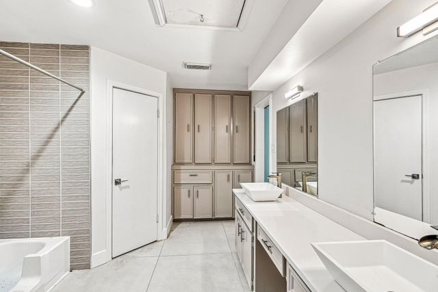 1135 Trowbridge Drive, Houston, TX 77062