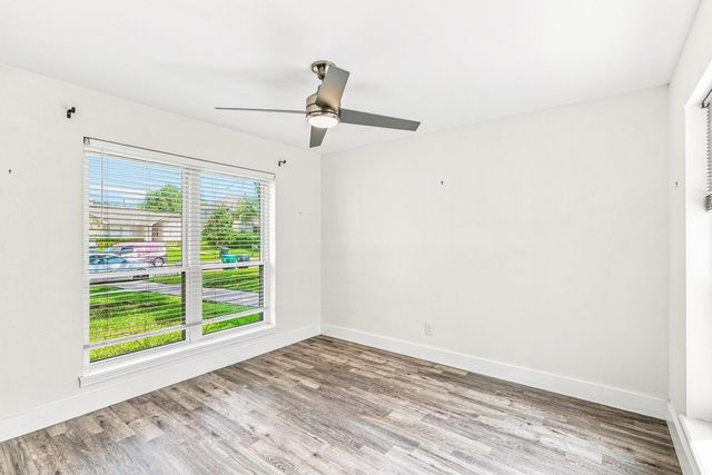 1135 Trowbridge Drive, Houston, TX 77062