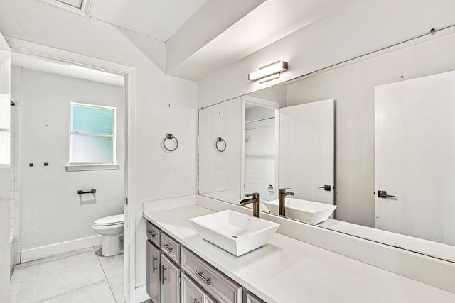 1135 Trowbridge Drive, Houston, TX 77062
