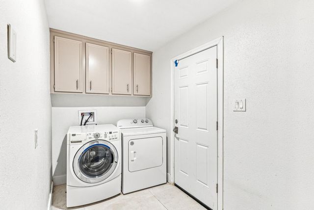 1135 Trowbridge Drive, Houston, TX 77062