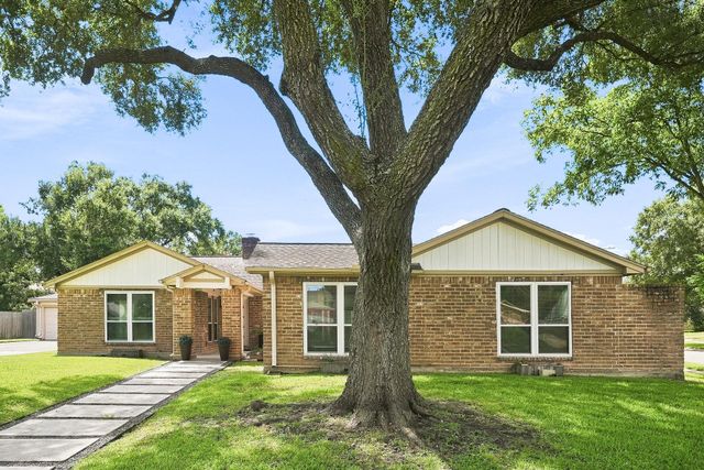 1135 Trowbridge Drive, Houston, TX 77062