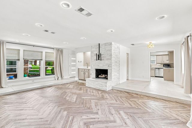 1135 Trowbridge Drive, Houston, TX 77062