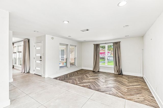 1135 Trowbridge Drive, Houston, TX 77062