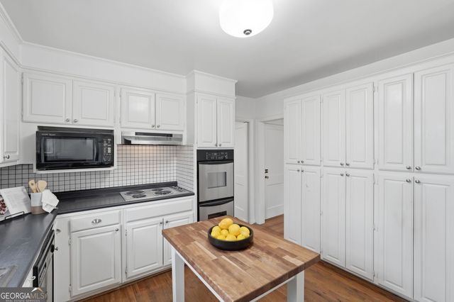 2215 Lyle Avenue, Atlanta, GA 30337