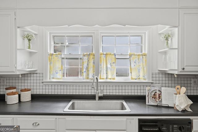 2215 Lyle Avenue, Atlanta, GA 30337